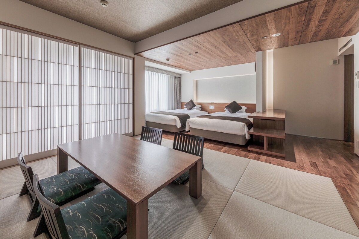 Habitación de lujo, no fumadores (Japanese Western) | Caja fuerte, escritorio, wifi gratis y ropa de cama
