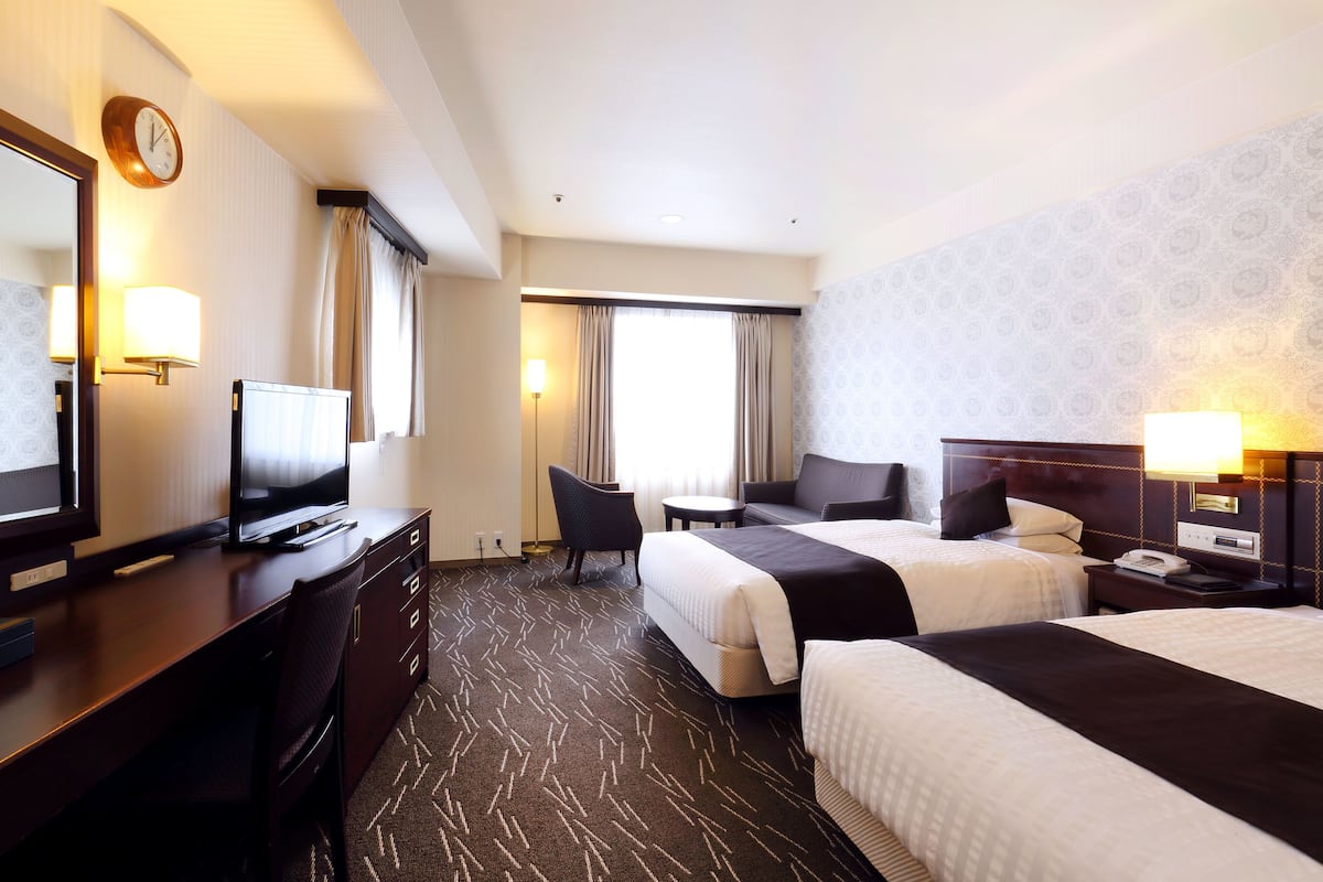 In-room safe, desk, WiFi (free), bed sheets