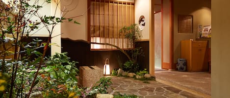 6 restaurants, breakfast, lunch, dinner served; French cuisine