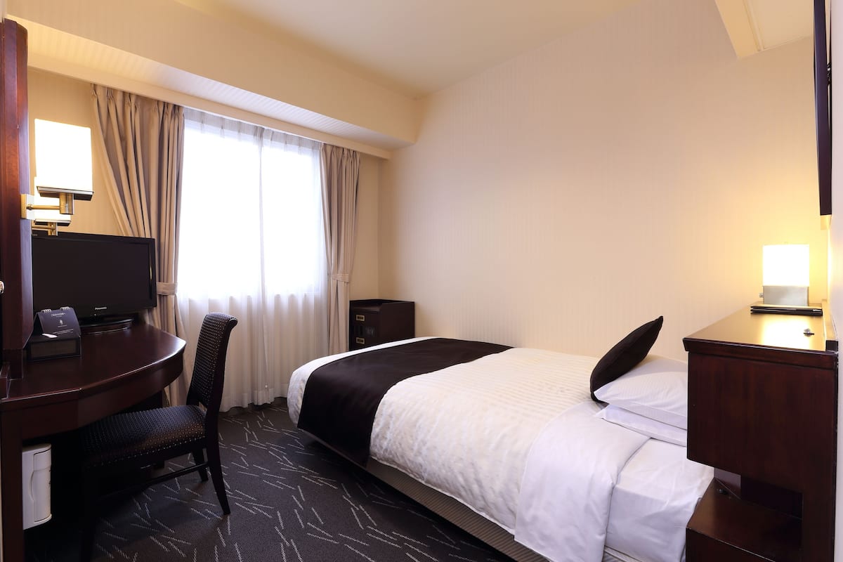 Coffres-forts dans les chambres, bureau, Wi-Fi gratuit, draps fournis