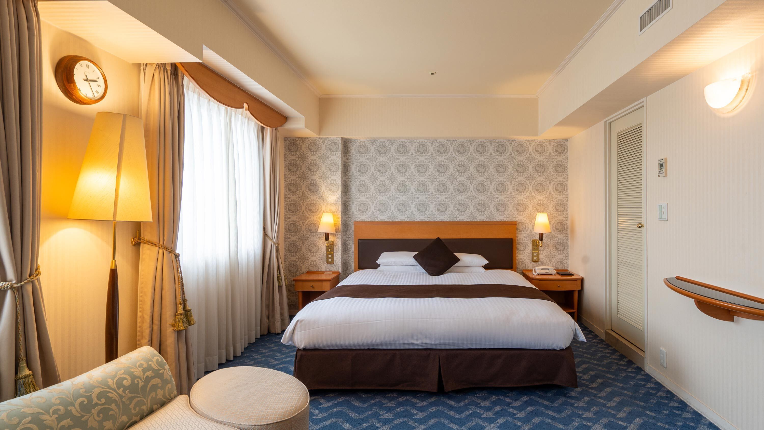 In-room safe, desk, free WiFi, bed sheets