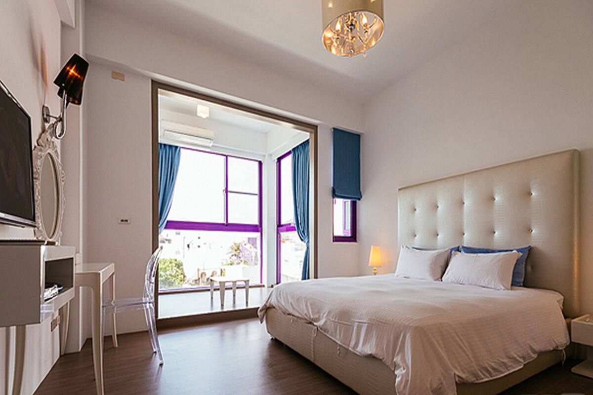 Standard Double Room, 1 Katil Raja (King), Mountain View | Meja, langsir/tirai gelap terus, katil bayi/kot (percuma)