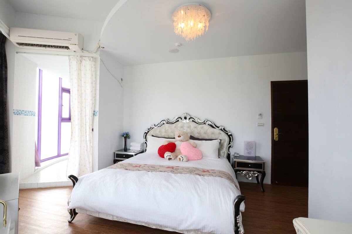 Deluxe Loft, Patio, Ocean View | Desk, blackout curtains, free cots/infant beds, free WiFi