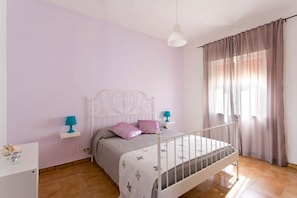 Basic Apartment | 2 bedrooms, down comforters, desk, blackout drapes - Case Playa (Balestrate)