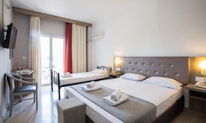 Caja de seguridad en la habitación, escritorio y cortinas blackout