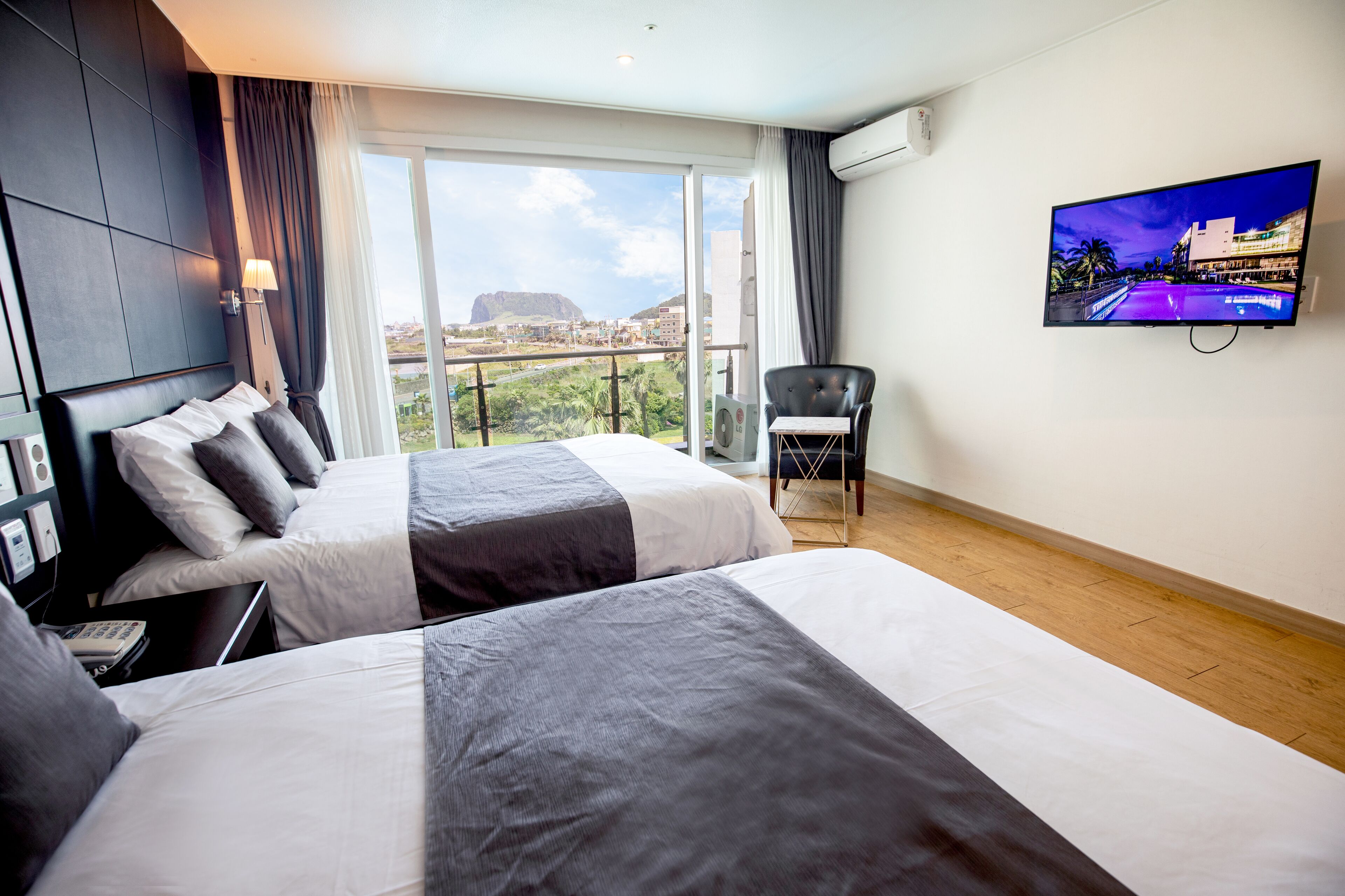 deluxe twin room, 2 double beds, partial ocean view | 1 bedroom, blackout curtains, free wifi