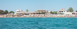 Beach nearby, sun-loungers, beach umbrellas, beach volleyball - Ilida Kourouta Studios (Ilida)