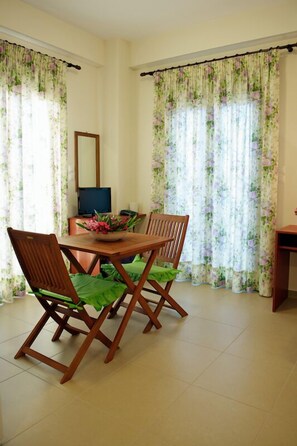 Studio | Living area