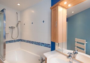 Shower - Edinburgh Reserve Apartments Stockbridge (Edinburgh)