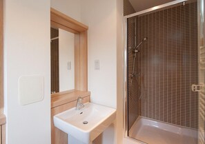 Bathroom - Edinburgh Reserve Apartments Stockbridge (Edinburgh)