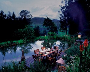 Breakfast, dinner served; local and international cuisine, garden views 