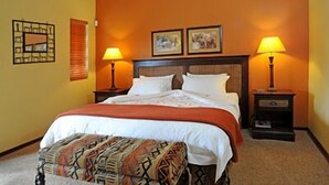 Luxury Studio, Non Smoking, Hill View | Egyptian cotton sheets, in-room safe, cribs (surcharge) - Stonecutters Lodge (Mashishing)