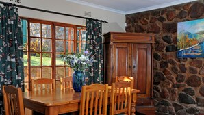 Trout House | In-room dining - Stonecutters Lodge (Mashishing)