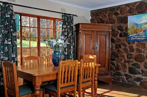 In-room dining - Stonecutters Lodge (Mashishing)
