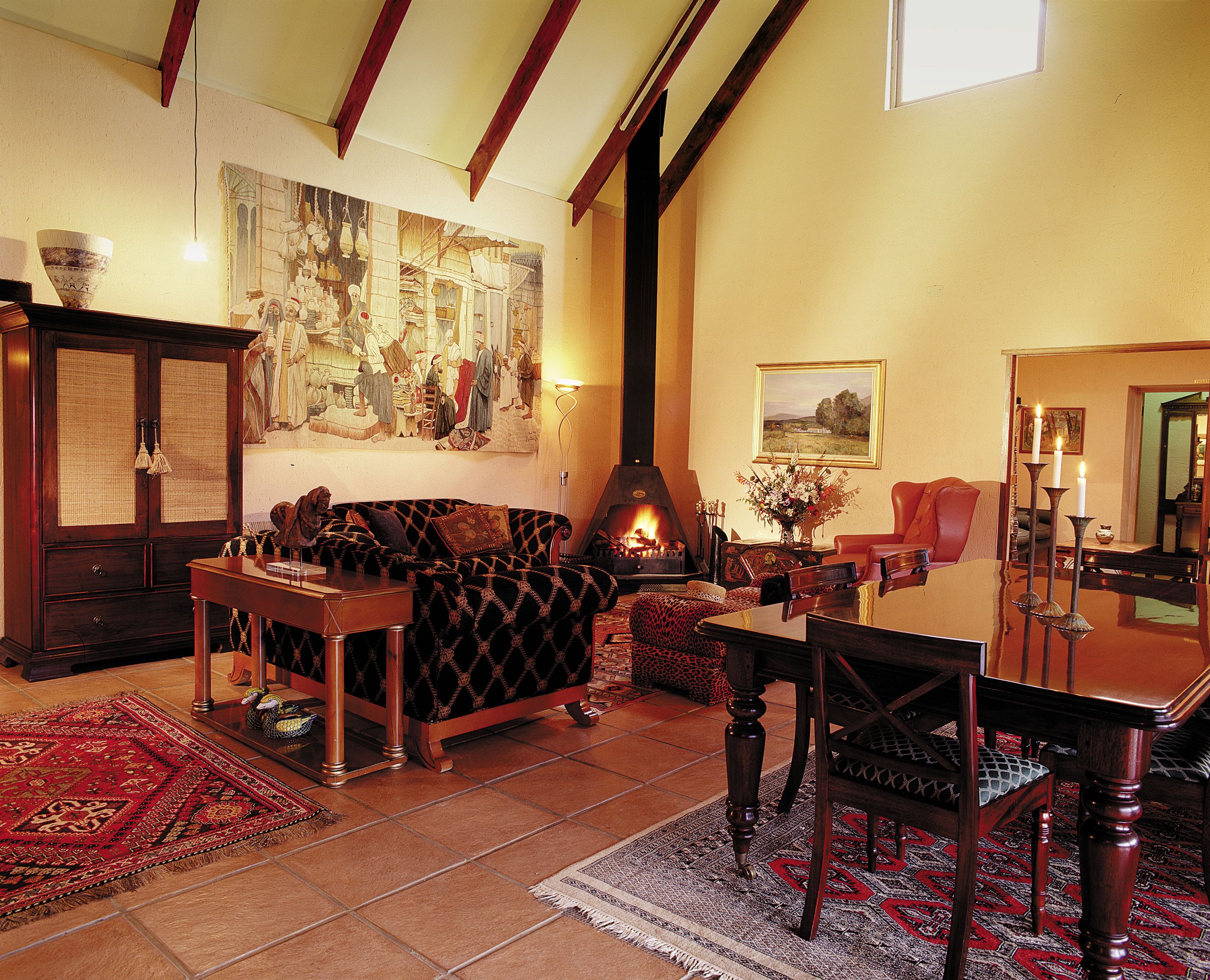 供應早餐和晚餐，當地和國際料理，花園景觀