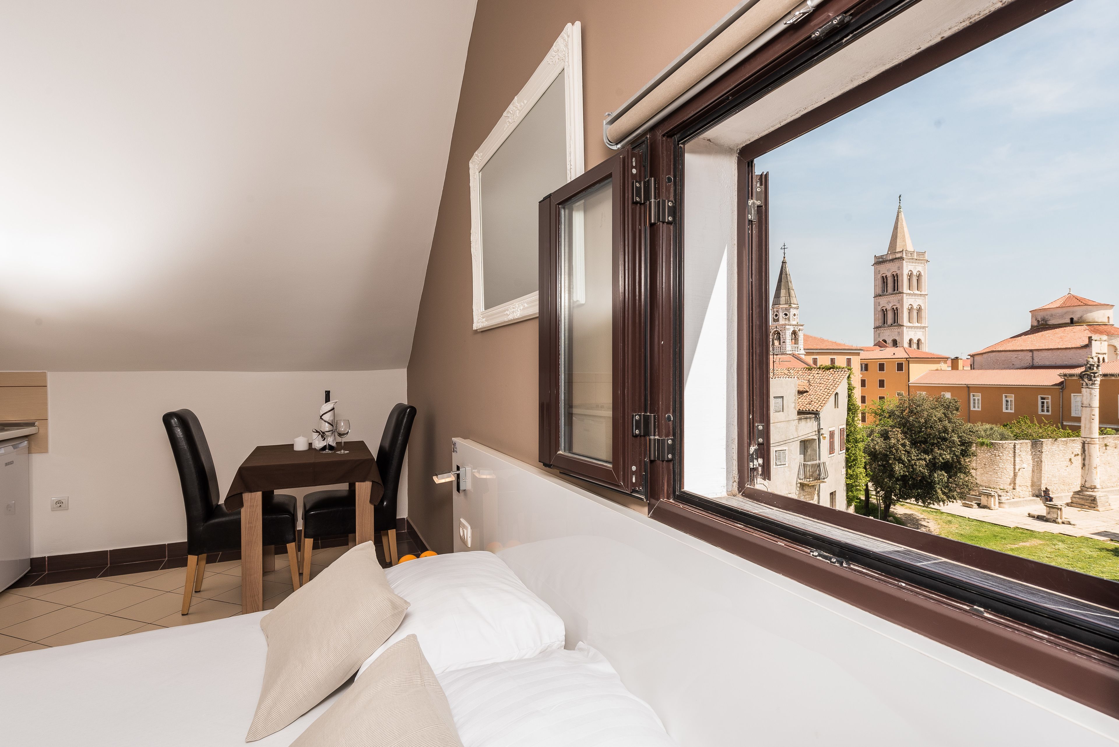 Studio | Essbereich im Zimmer