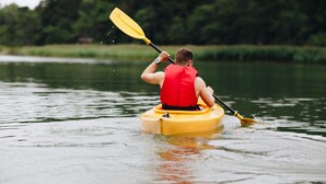 A person kayaking on a calm body of water. - Naantali City Apartments (Naantali)