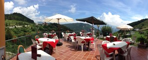 Local cuisine, al fresco dining