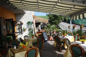 Local cuisine, al fresco dining