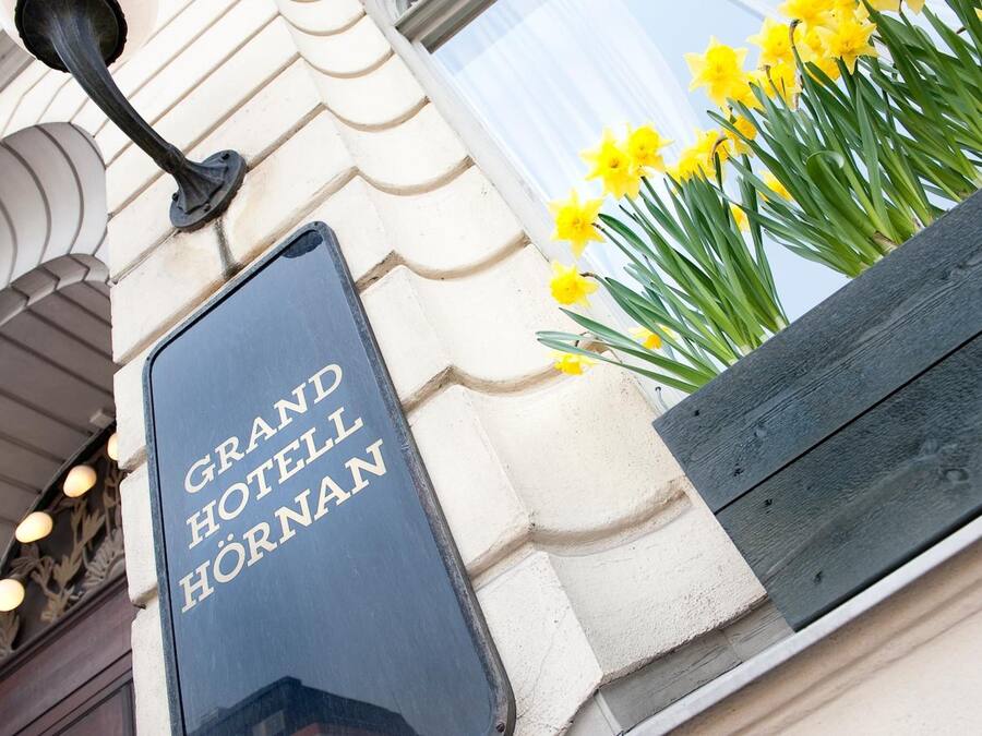 Schild des Grand Hotel Horan.