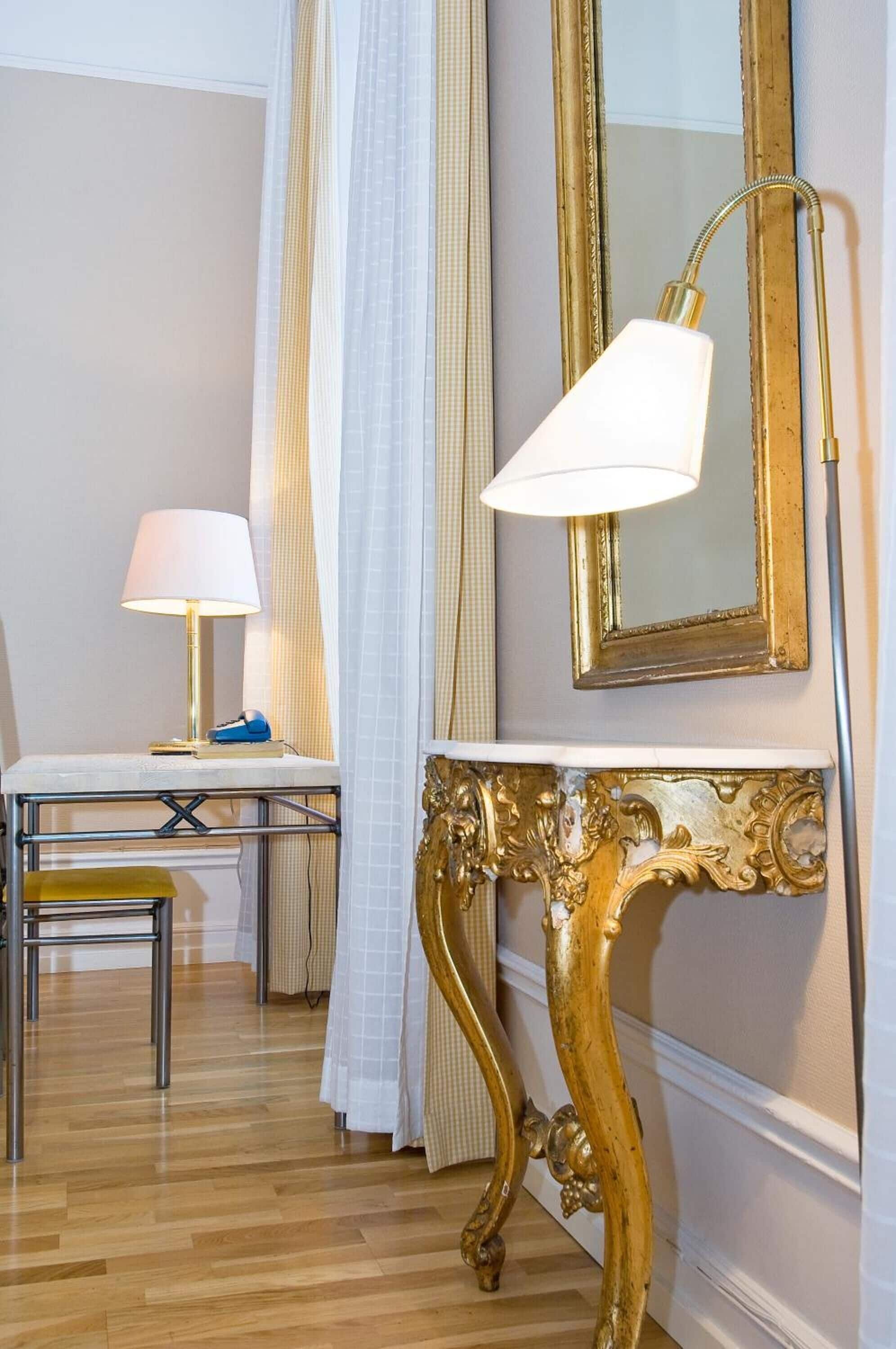 1 bedroom, desk, cots/infant beds, free wifi