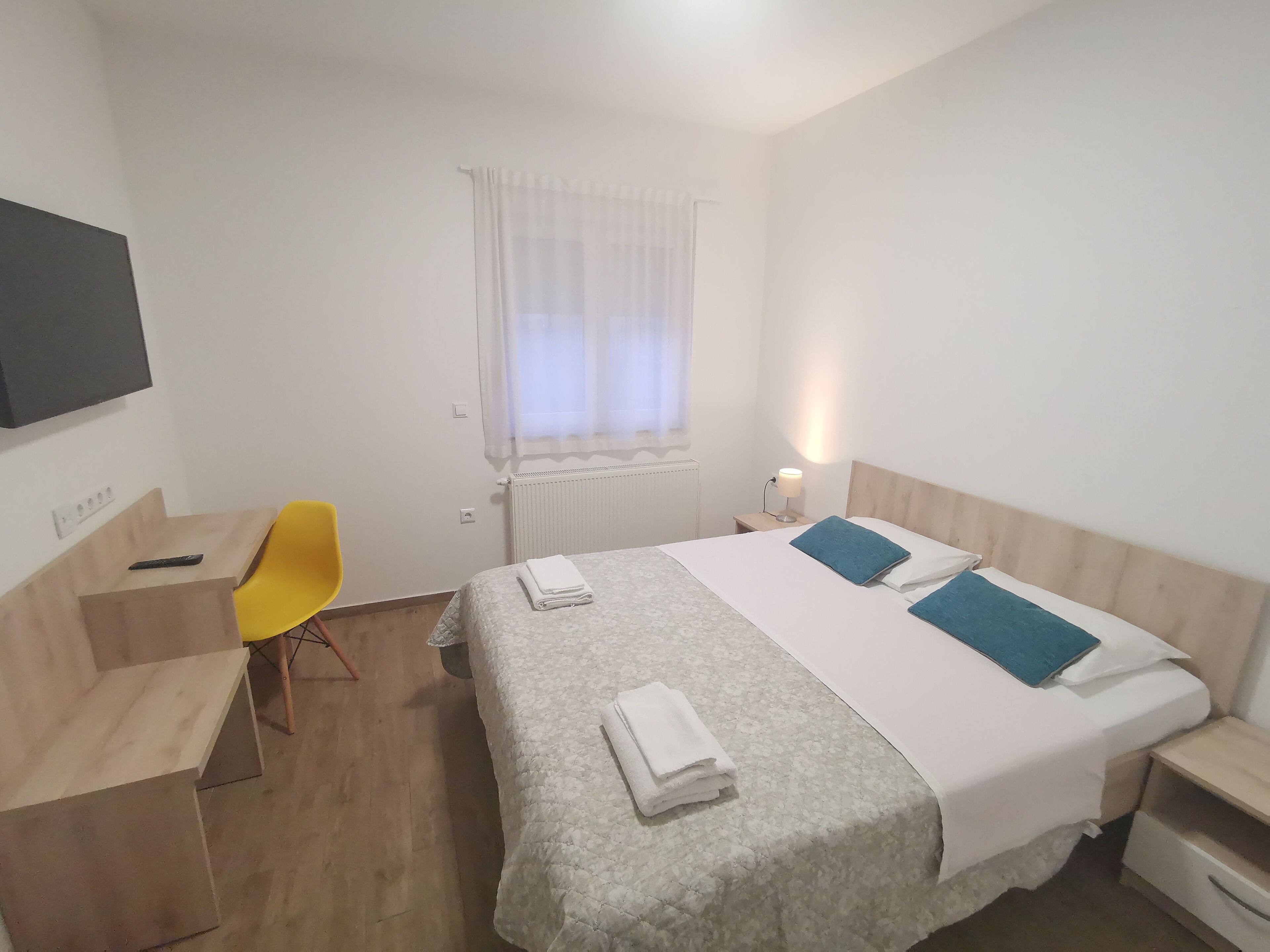 Dobbeltrom | Individuelt dekorert, individuelt innredet og skrivebord