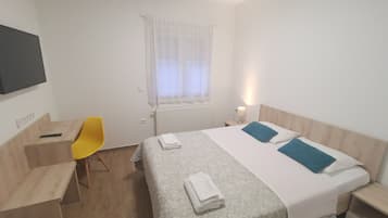 Dobbeltrom | Individuelt dekorert, individuelt innredet og skrivebord