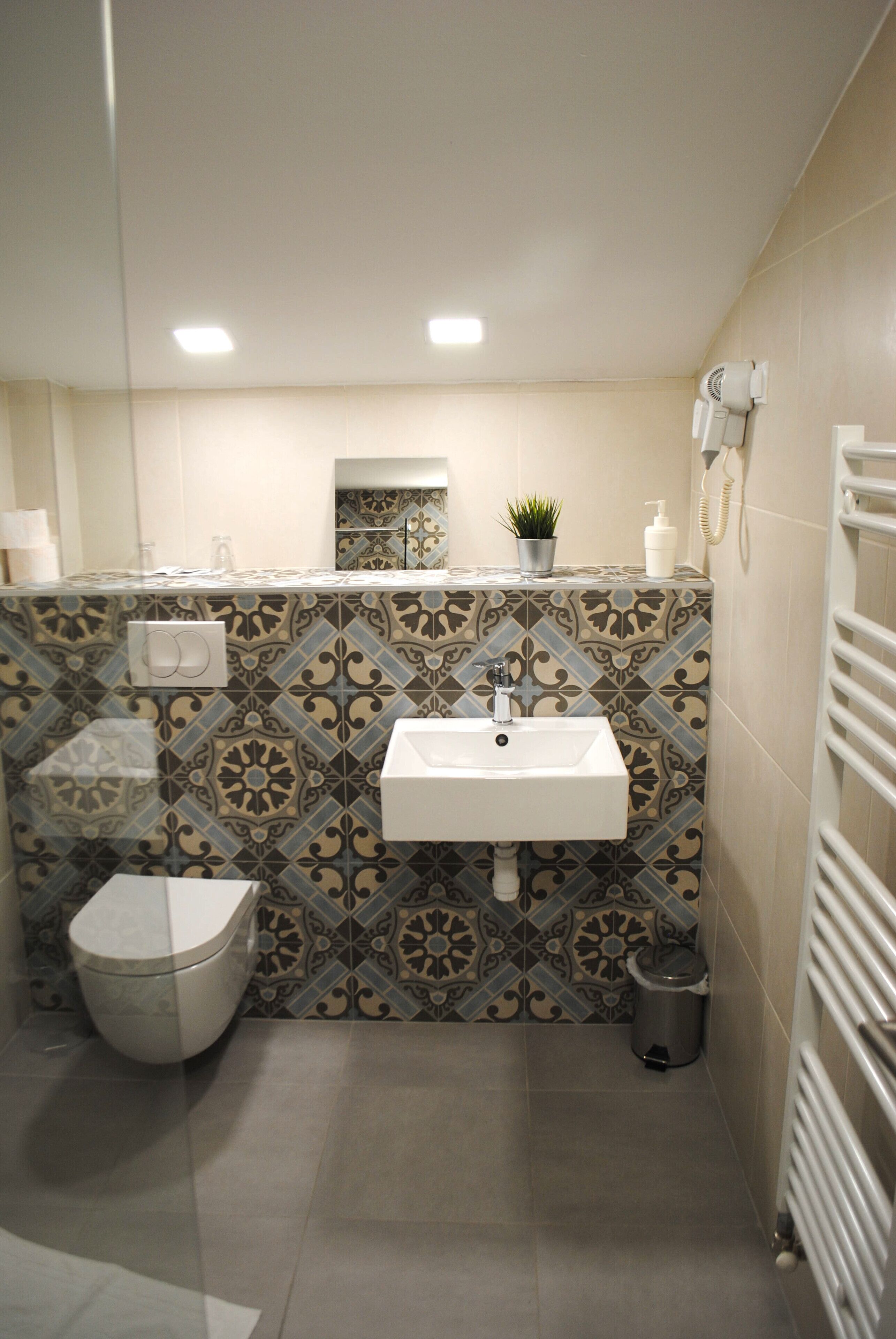 comfort double or twin room | bathroom sink