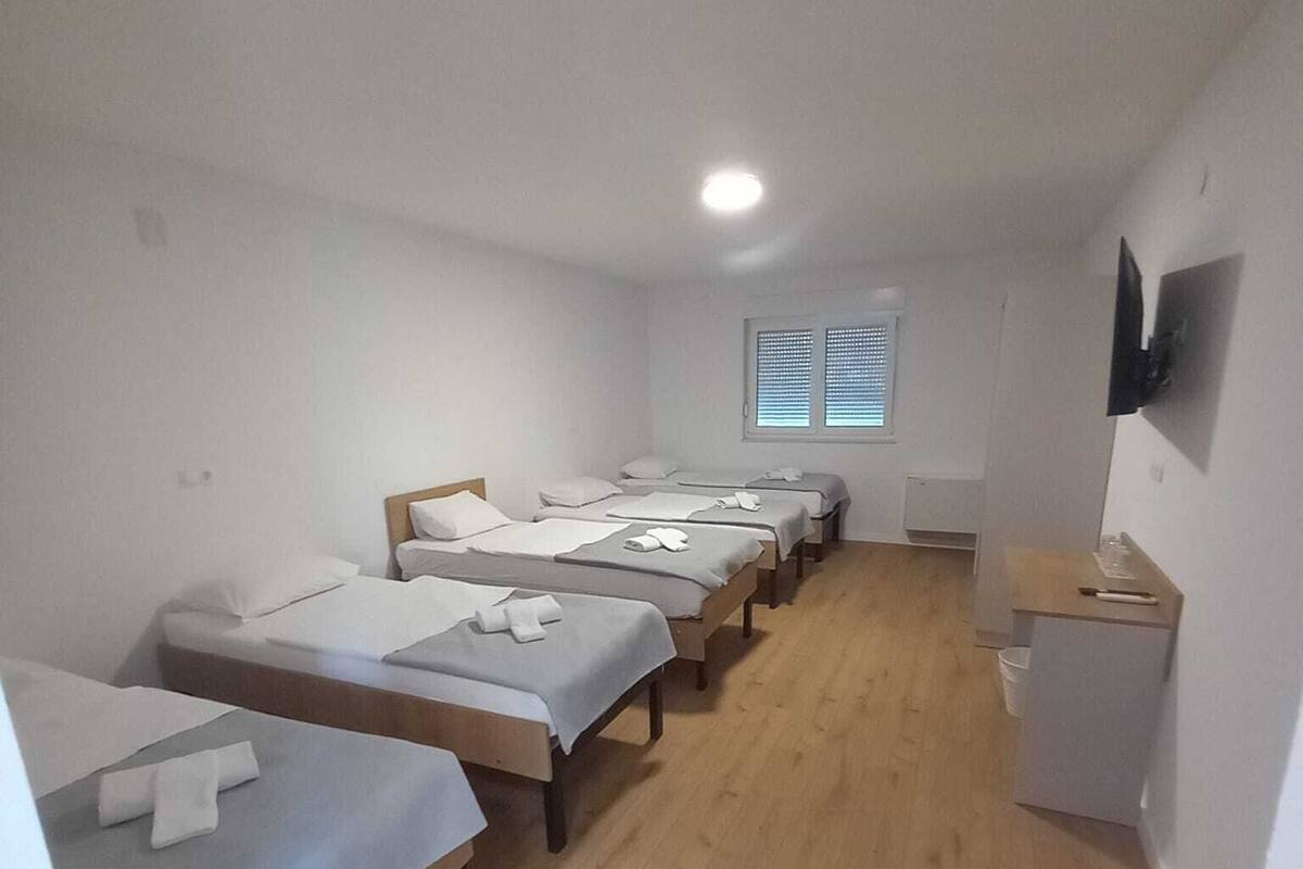 Room, Non Smoking, Courtyard View | Desk, laptop workspace, WiFi (free), individually decorated