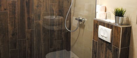 Phòng 3 tiện nghi đơn giản | Trang trí khác biệt, trang bị nội thất với thiết kế riêng biệt, bàn