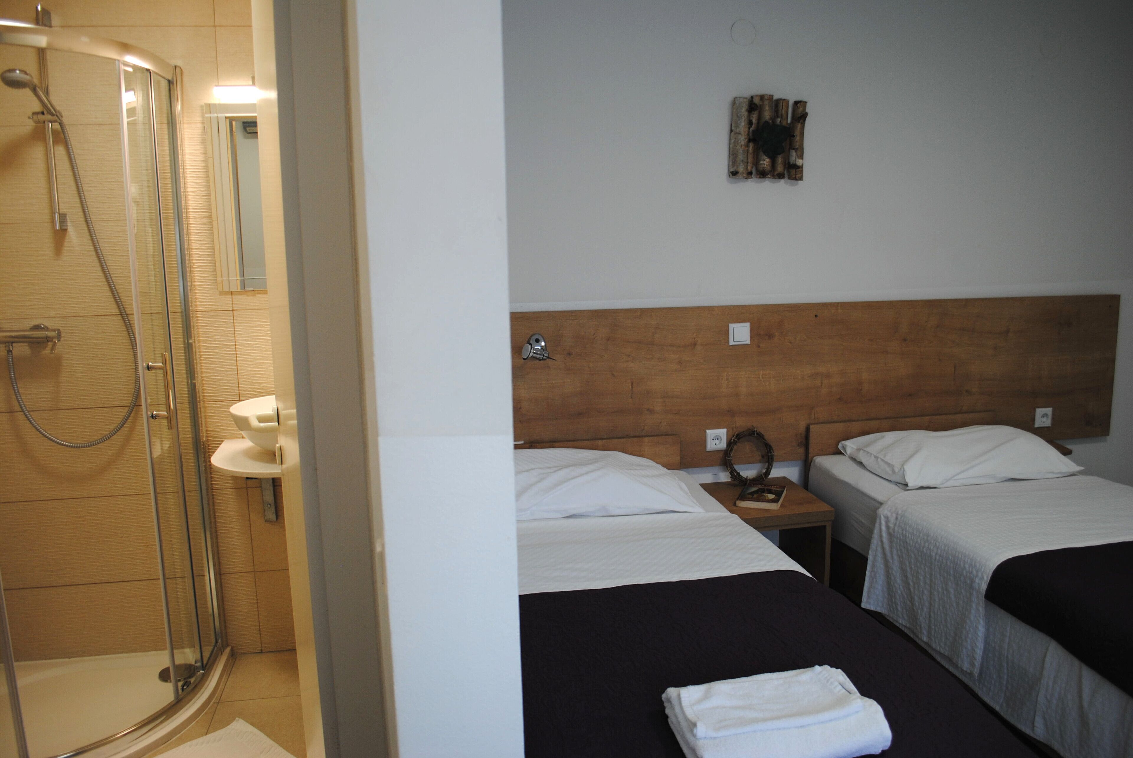 comfort double or twin room | 1 bedroom, individually decorated, individually furnished, desk