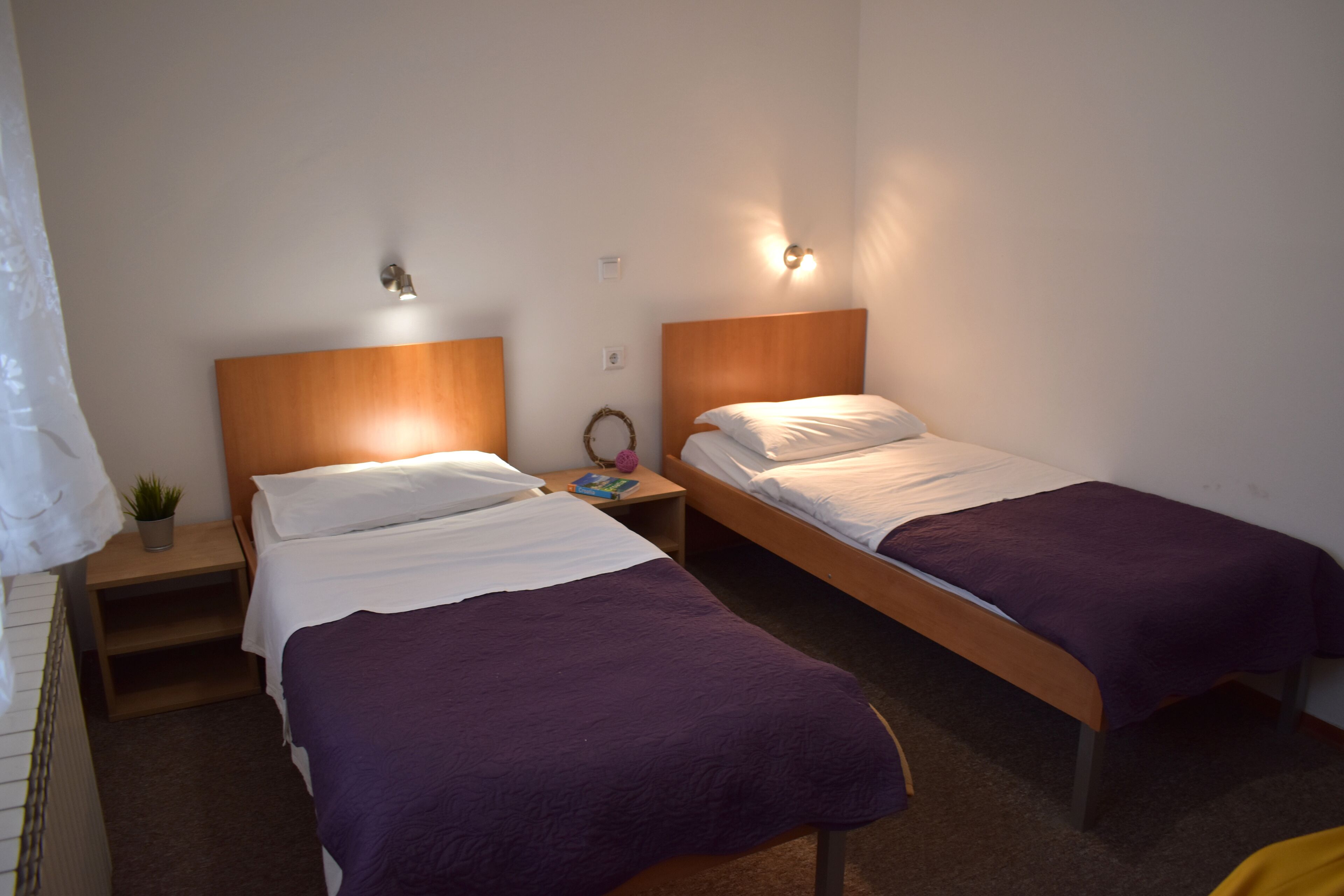 economy twin room | 1 bedroom, individually decorated, individually furnished, desk