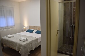 Double Room | Individually decorated, individually furnished, desk, laptop workspace