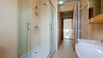 Family Apartment, 2 Bedrooms, Kitchenette | 1 bedroom, in-room safe, soundproofing, free WiFi