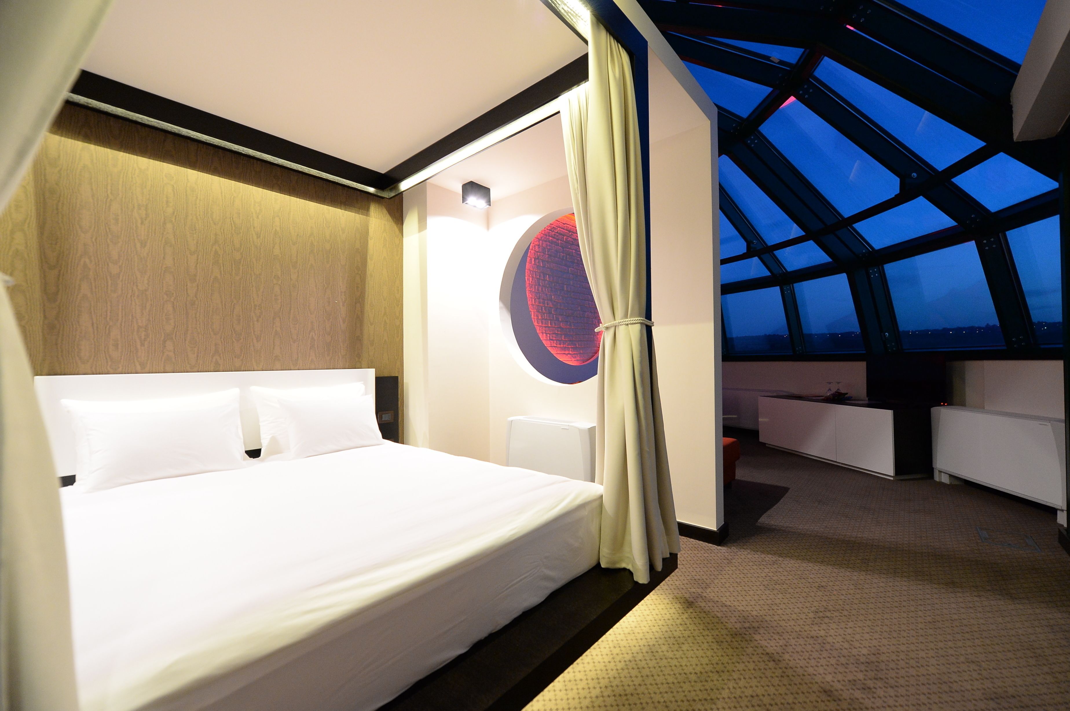 minibar, in-room safe, desk, blackout curtains