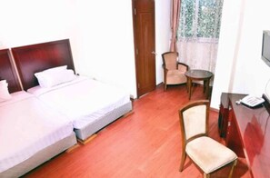 Premium bedding, minibar, in-room safe, desk - Adams Hotel (Addis Ababa)