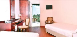 Premium bedding, minibar, in-room safe, desk - Adams Hotel (Addis Ababa)