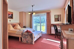 Superior Double Room, Balcony, Mountain View | Bathroom