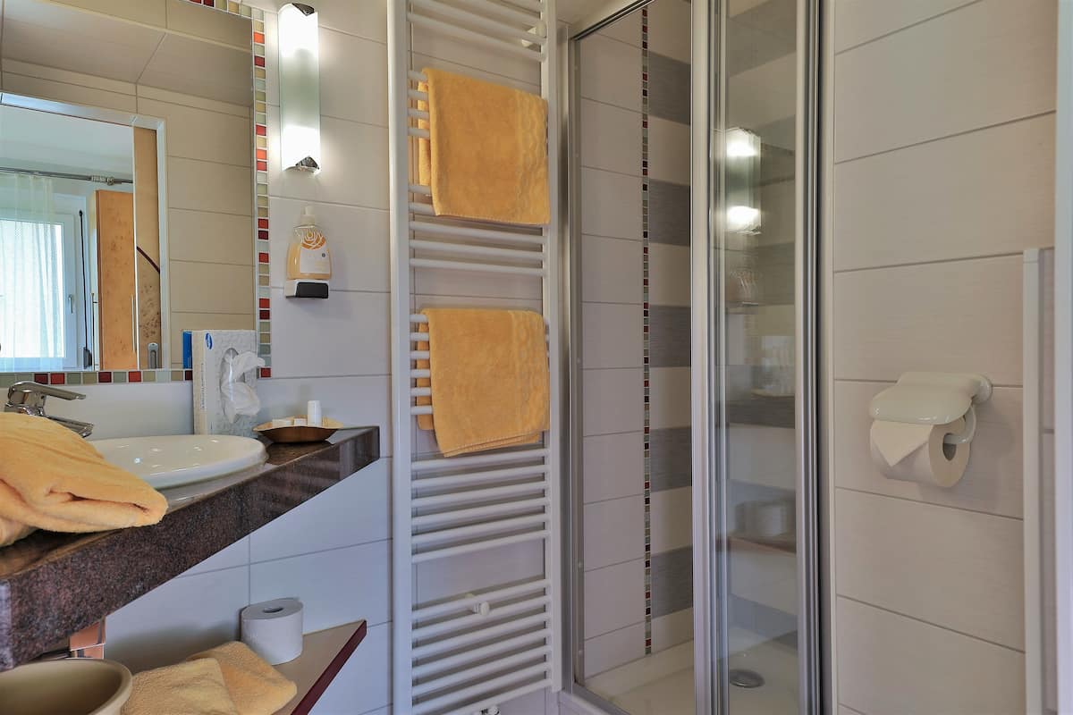 Apartment, 2 Bedrooms, Balcony, Annex Building (Talbahnwohnung 1)