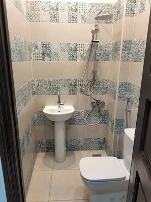 Superior-Einzelzimmer, 1 Einzelbett, Stadtblick | Badezimmer | Kostenlose Toilettenartikel, Haartrockner