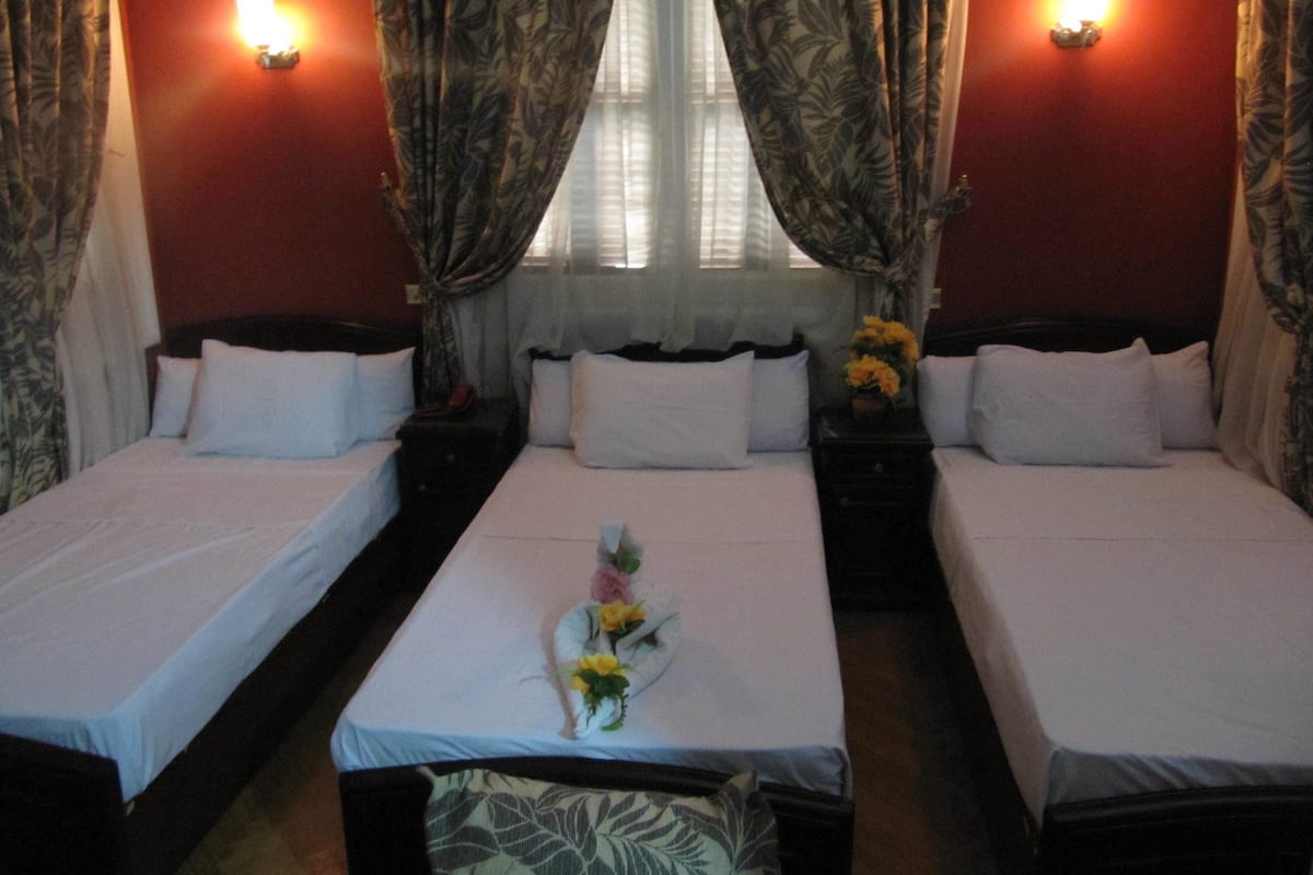 Desk, iron/ironing board, rollaway beds, free WiFi