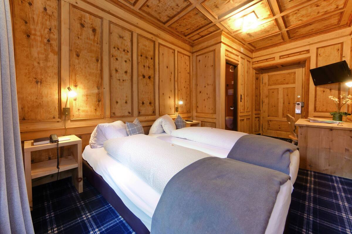 basic double room | hypo-allergenic bedding, in-room safe, desk, soundproofing