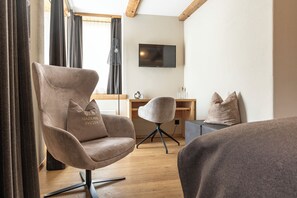 Superior Double Room | Living area - Hotel Baer & Post Zernez (Zernez)