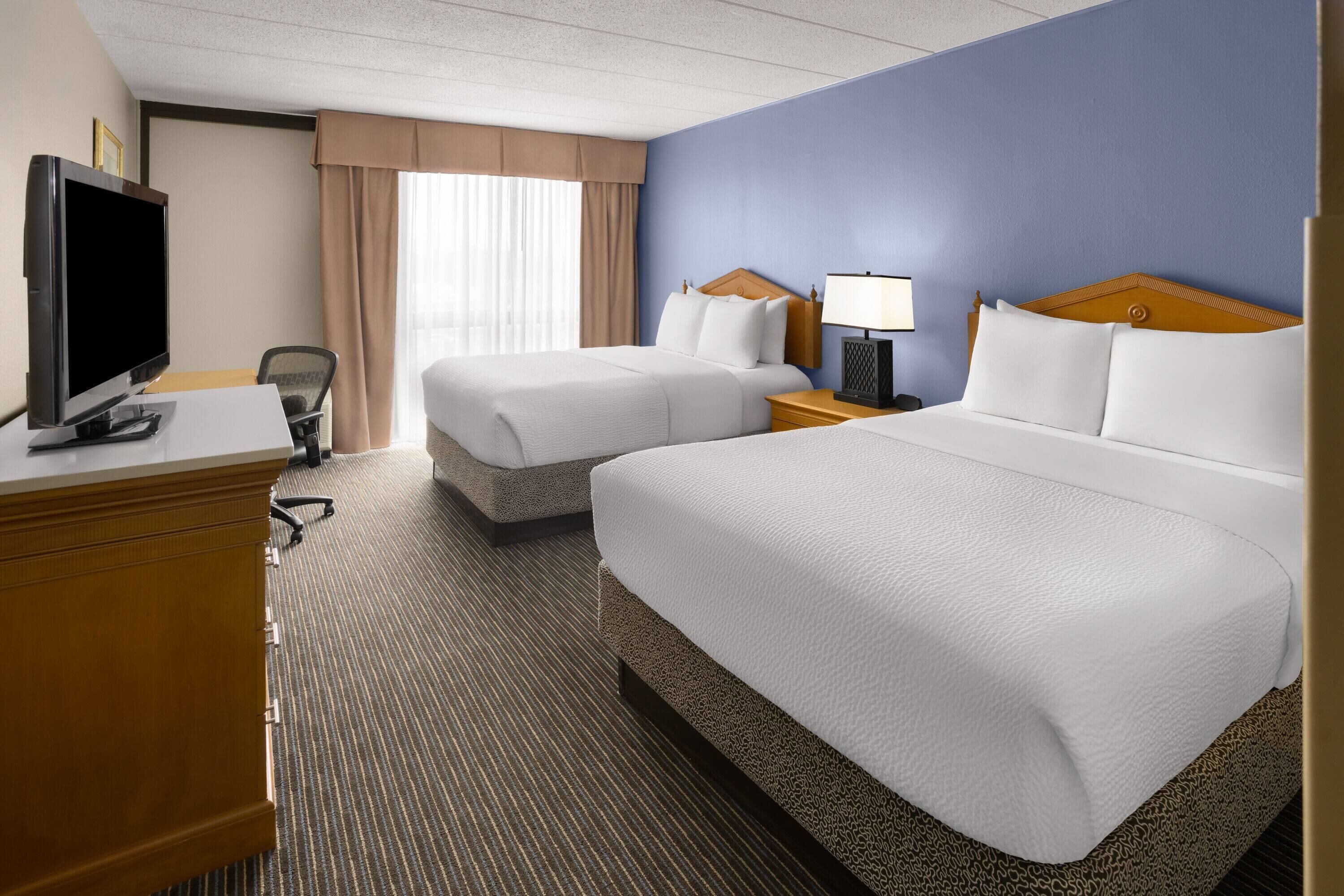 1 quarto, cofres nos quartos, escrivaninha