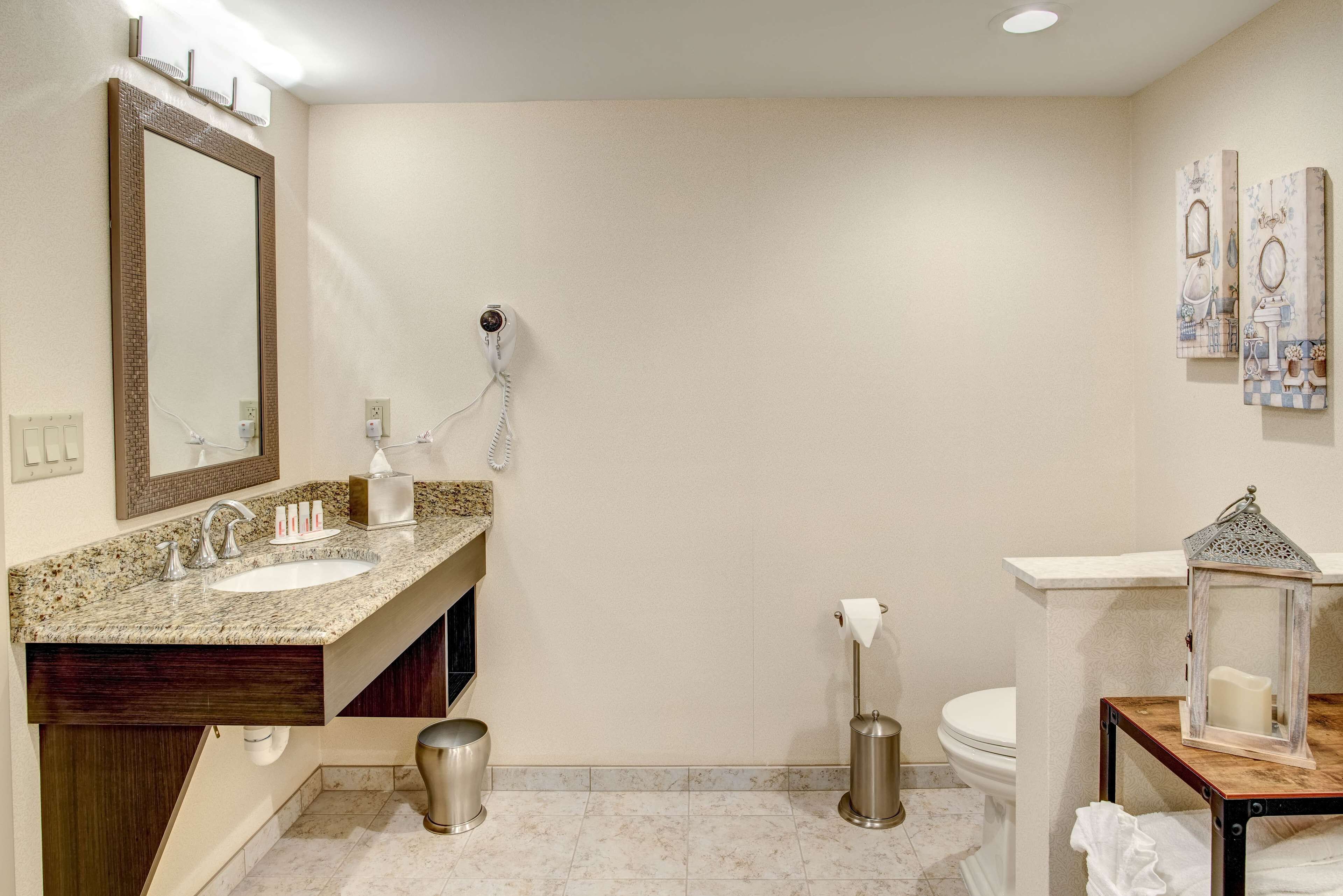 1 bedroom, in-room safe, desk, iron/ironing board