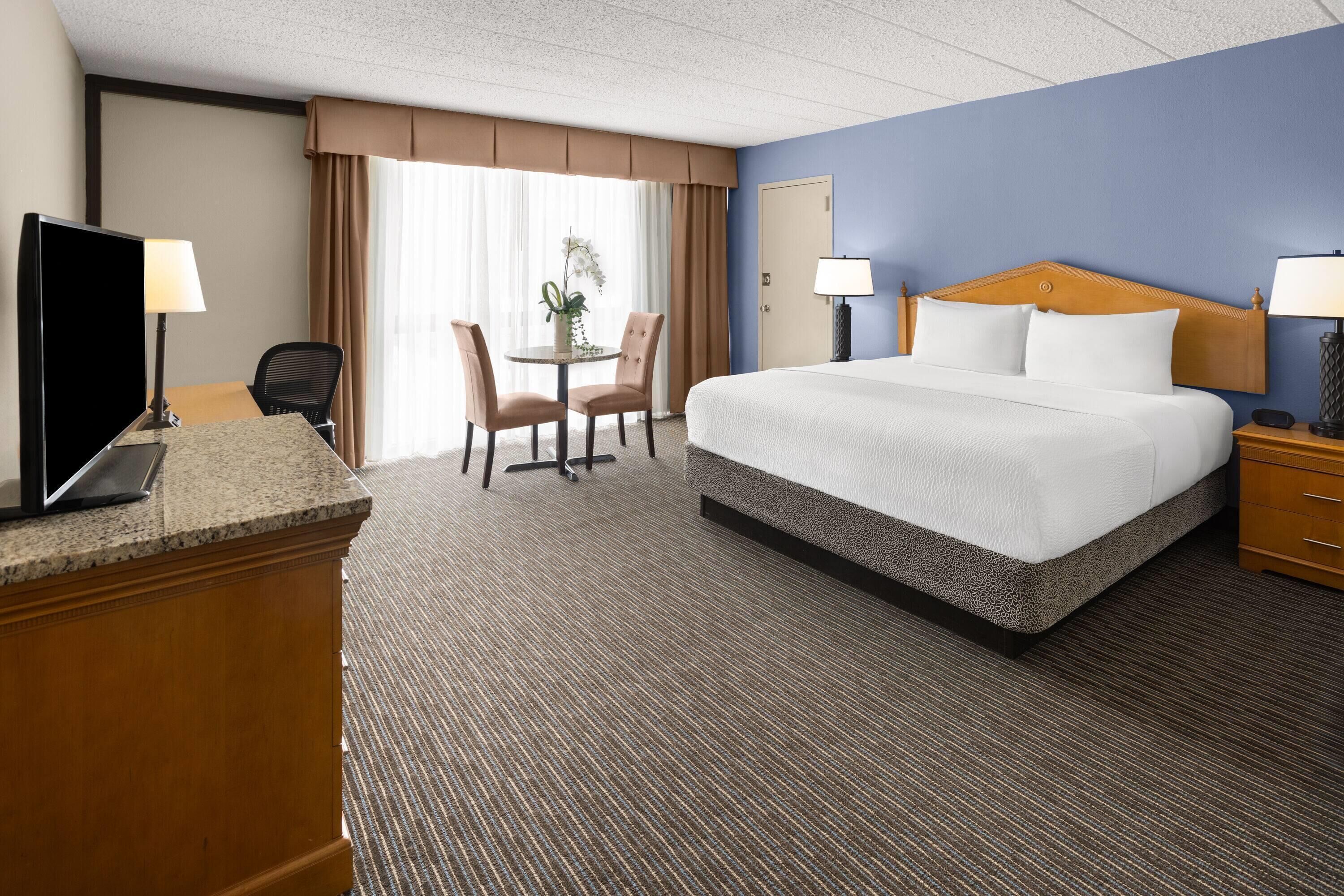 Suite, 1 King Bed, Non Smoking