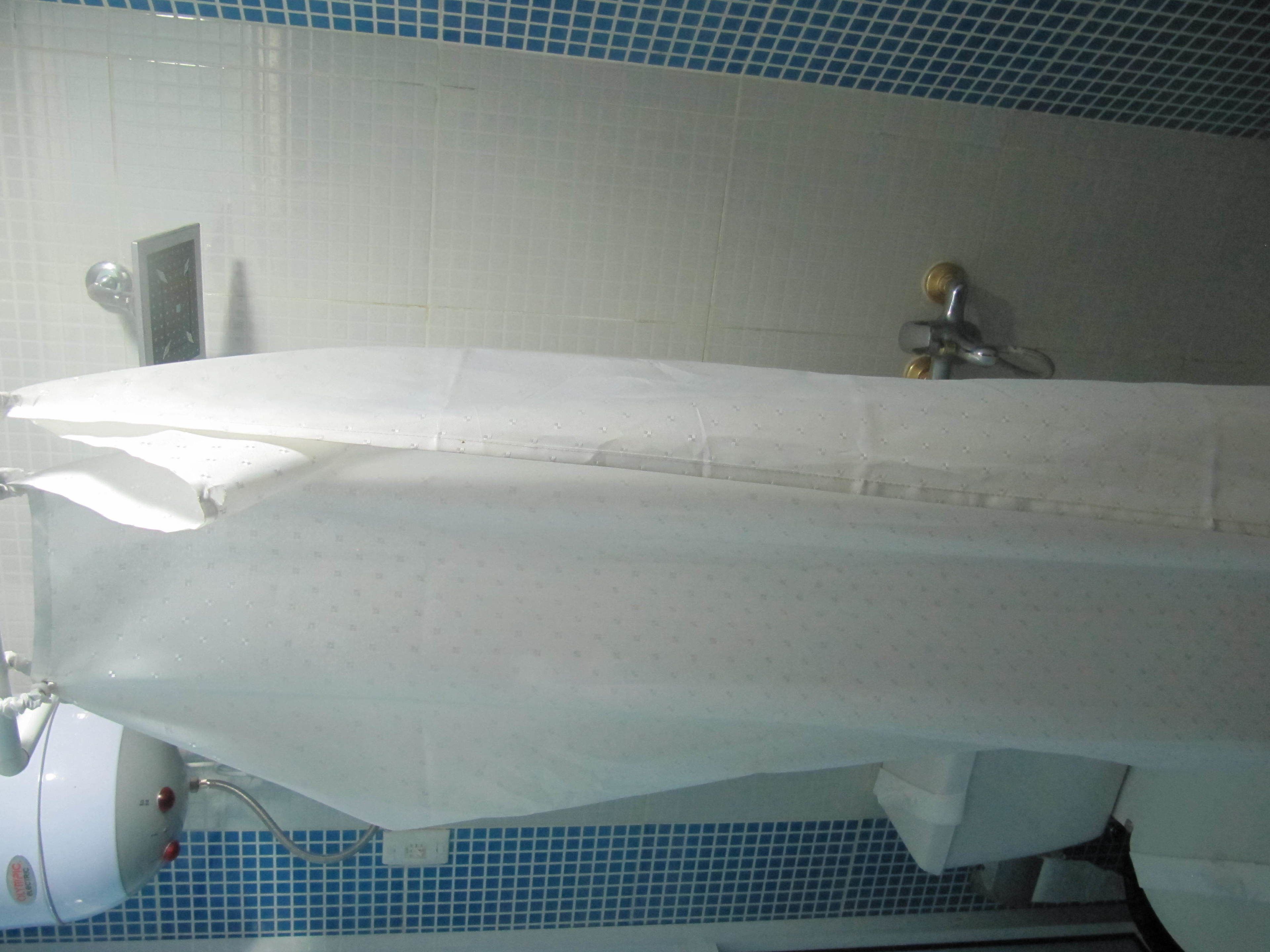 Senior Triple Room, 3 Single Beds, Garden View | Bathroom | Free toiletries, hair dryer