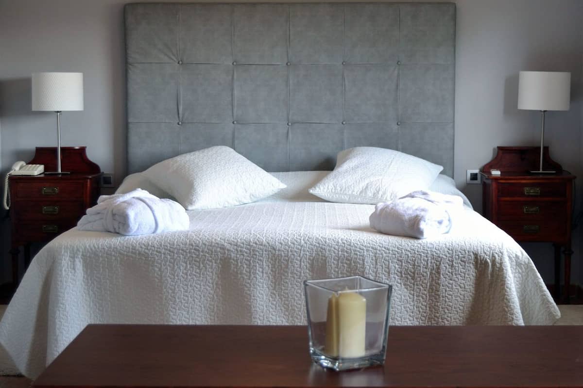 Suite | Een minibar, een bureau, gratis wifi, beddengoed