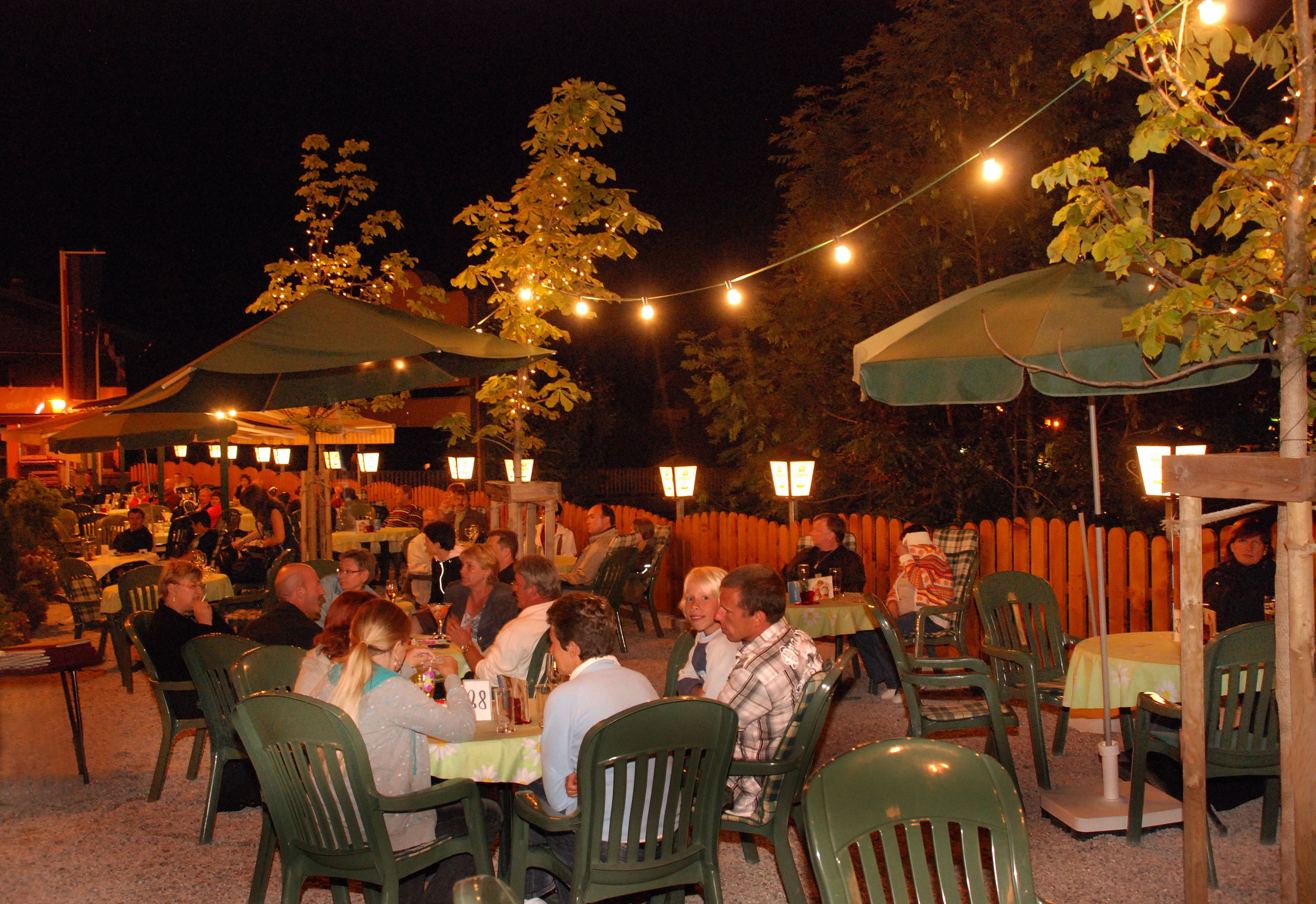 S'hi serveixen sopars i plats de cuina internacional 