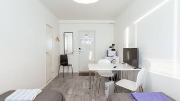 Standard Twin Room, Private Bathroom | Desk, iron/ironing board, free WiFi